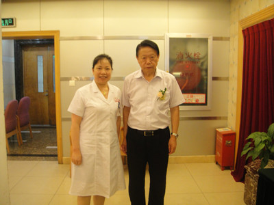 杭州红房子专家龚天蓉与前卫生部长合影